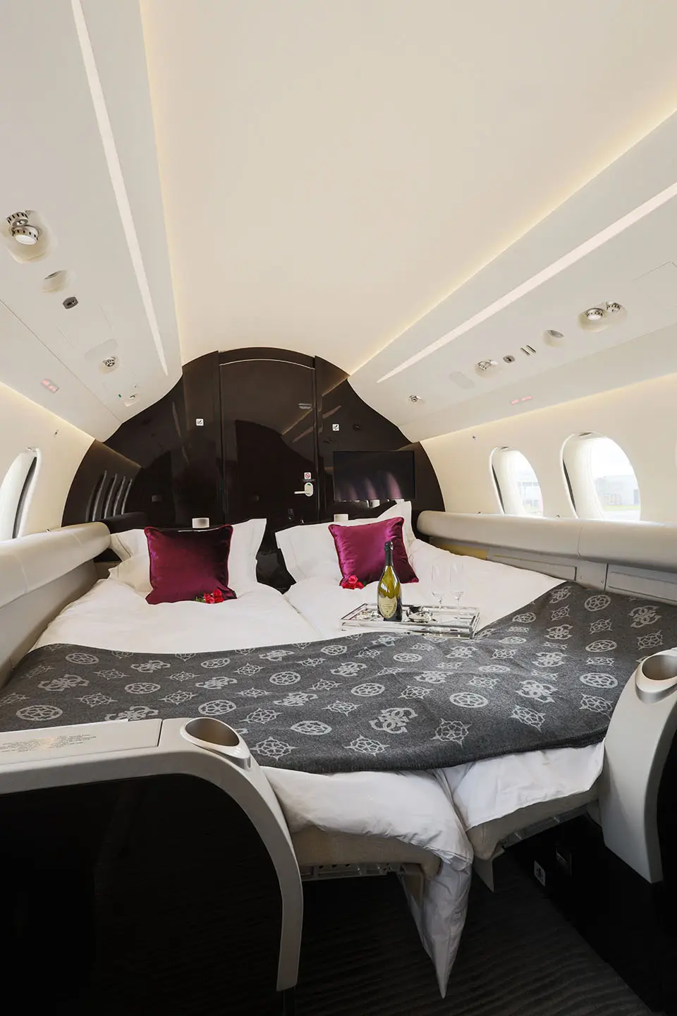 Dassault Falcon 7X SP-AGA operated by AMC Aviation photo 5