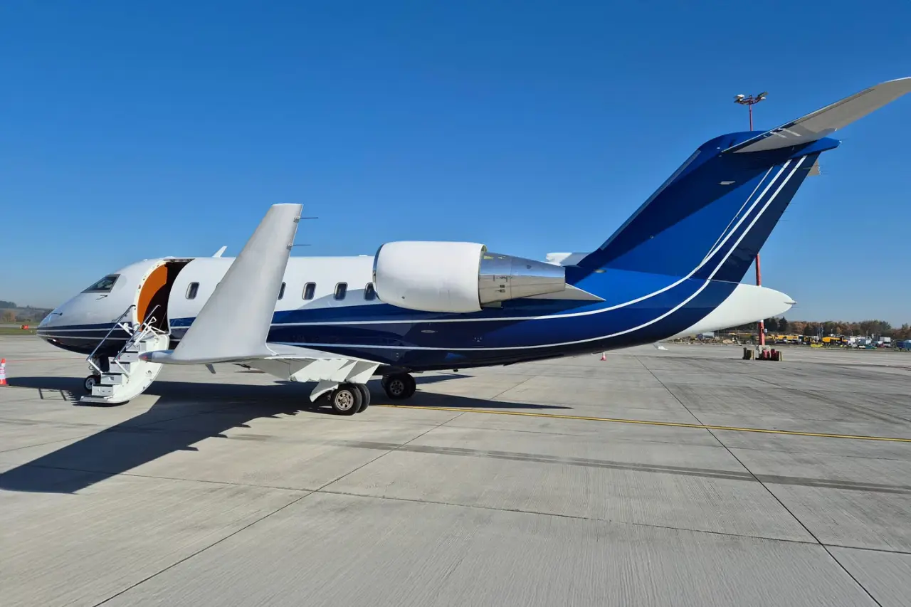 Bombardier Challenger 605 SP-AMC operated by AMC Aviation photo 5