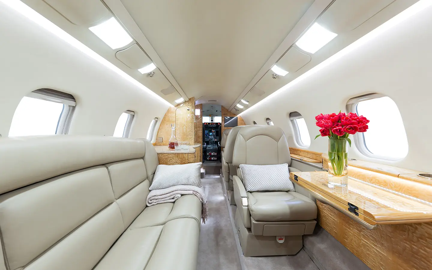 Bombardier Learjet 60XR SP-CEZ operated by AMC Aviation photo 3