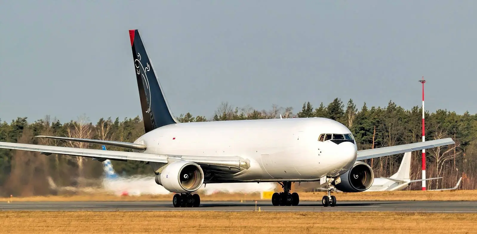 Boeing 767-200 SP-MRF operated by Sky Taxi photo 2