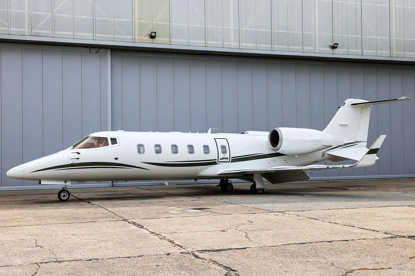 Bombardier Learjet 60XR SP-MSI operated by AMC Aviation photo 4