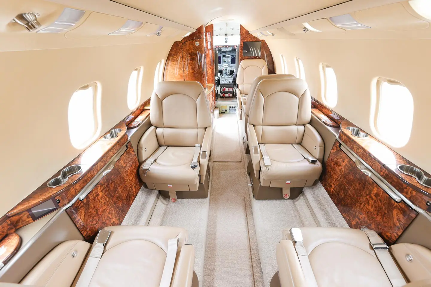 Bombardier Learjet 60XR SP-MSI operated by AMC Aviation photo 5