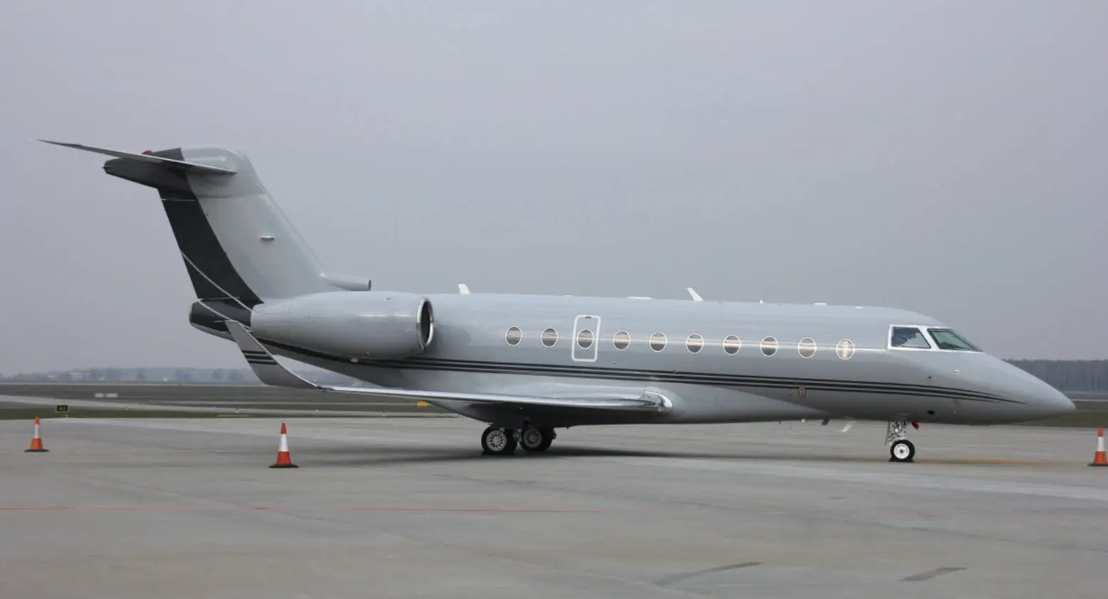 Gulfstream G280 SP-NVM operated by AMC Aviation photo 6