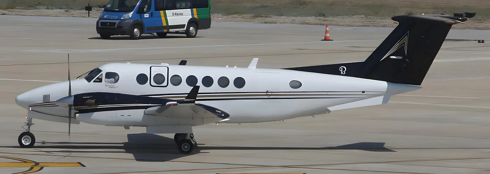 Beechcraft King Air 350 SU-MMN operated by Alkan Air photo 4