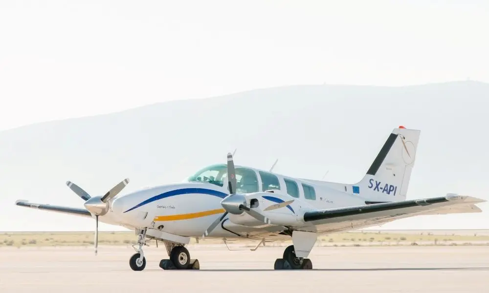 Beechcraft 58 Baron SX-API operated by Magna Aviation photo 3