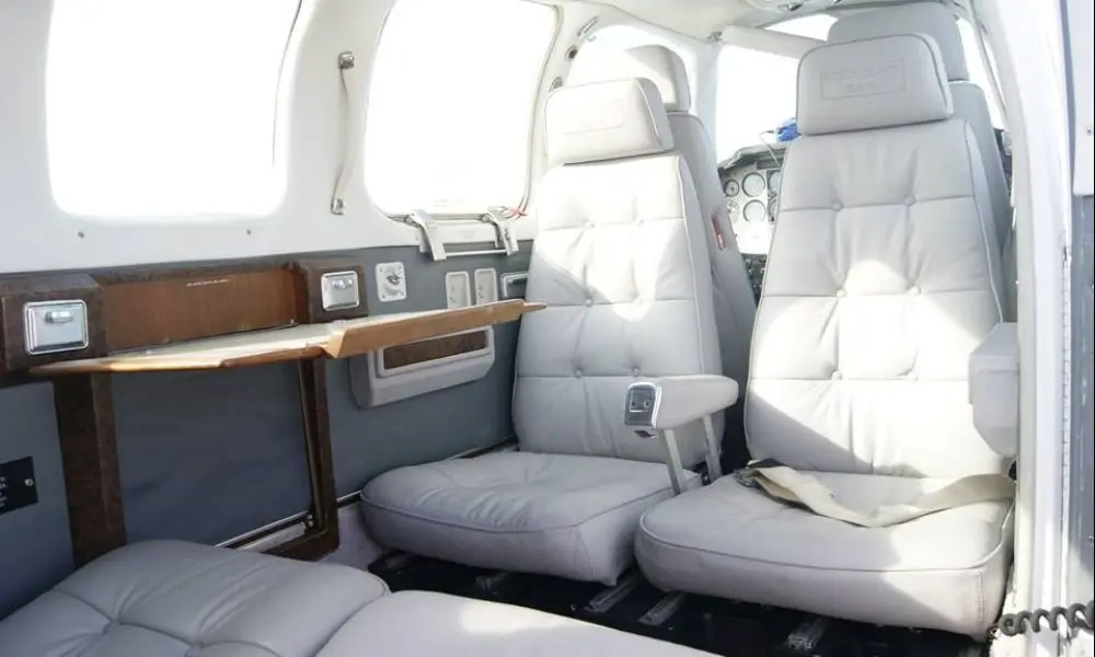 Beechcraft 58 Baron SX-API operated by Magna Aviation photo 2