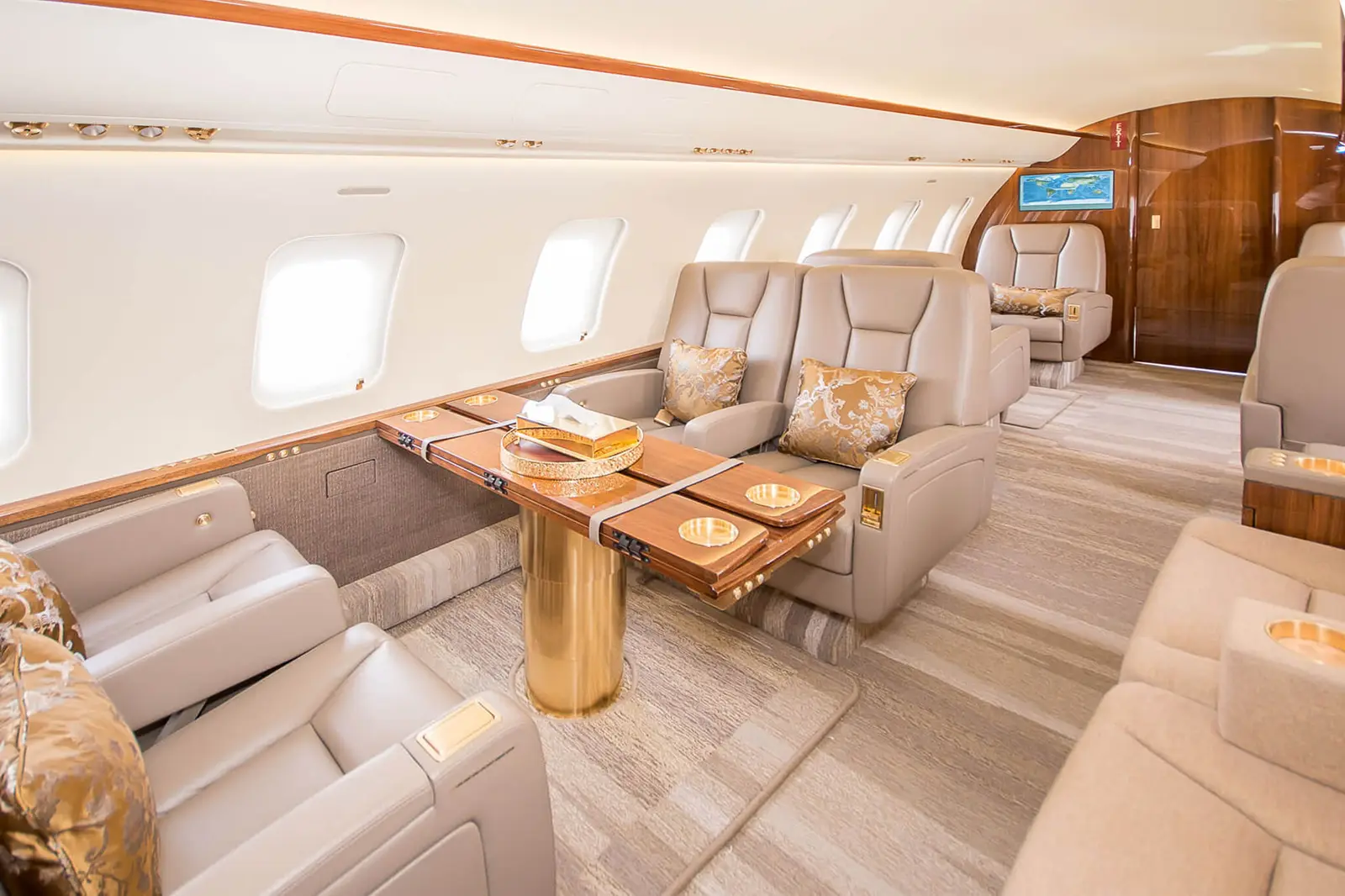Bombardier Challenger 605 T7-DMA operated by Aviation Horizons Ltd. photo 2