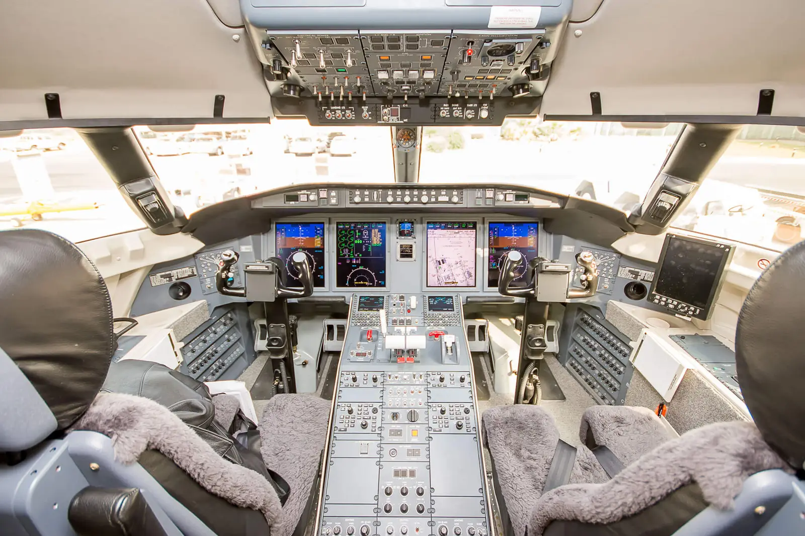 Bombardier Challenger 605 T7-DMA operated by Aviation Horizons Ltd. photo 6