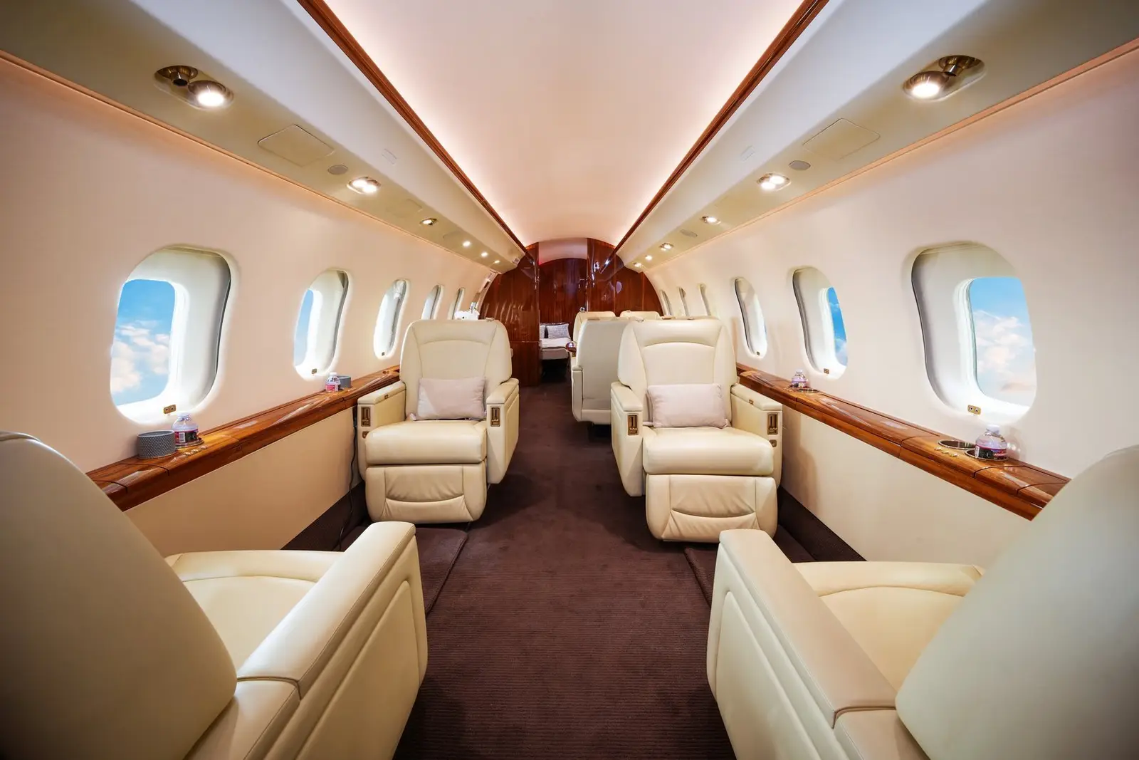 Bombardier Global Express XRS T7-ELMIR operated by DC Aviation Al-Futtaim LLC photo 4