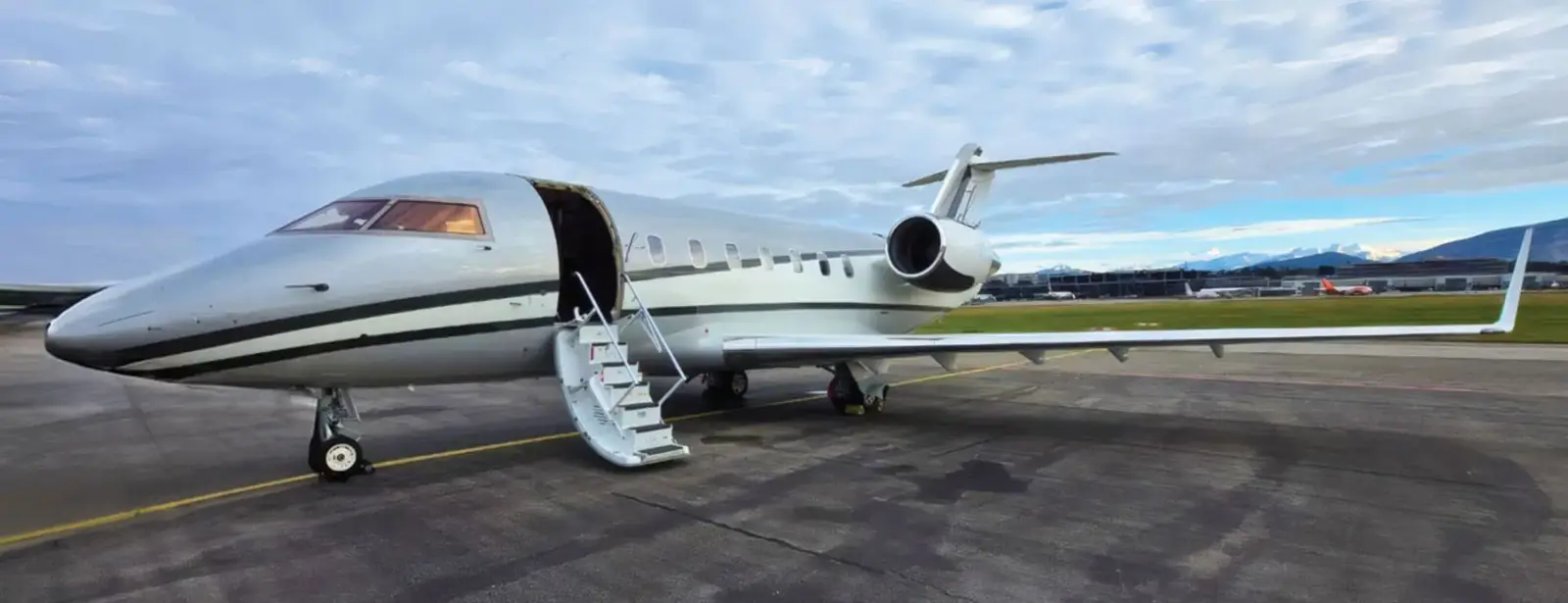 Bombardier Challenger 605 T7-KBI operated by Alex Jets photo 4