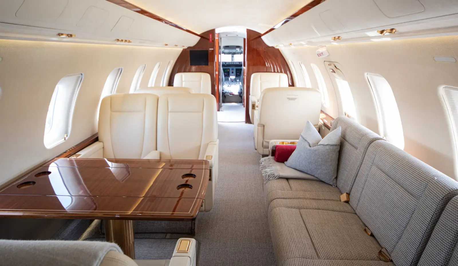 Bombardier Challenger 605 T7-POL operated by AXIS Aviation Group photo 3
