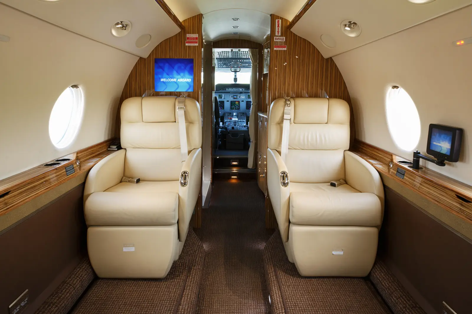 Gulfstream G200 T7-PRM operated by ICS-AERO photo 5
