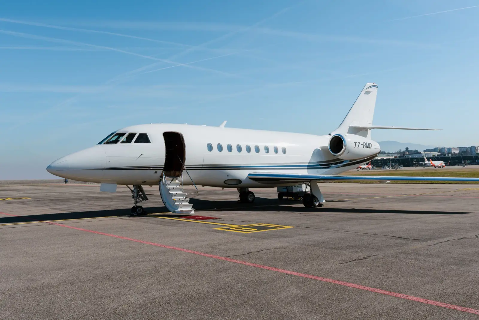 Dassault Falcon 2000 T7-RMD operated by SPARFELL Aviation Group, exterior