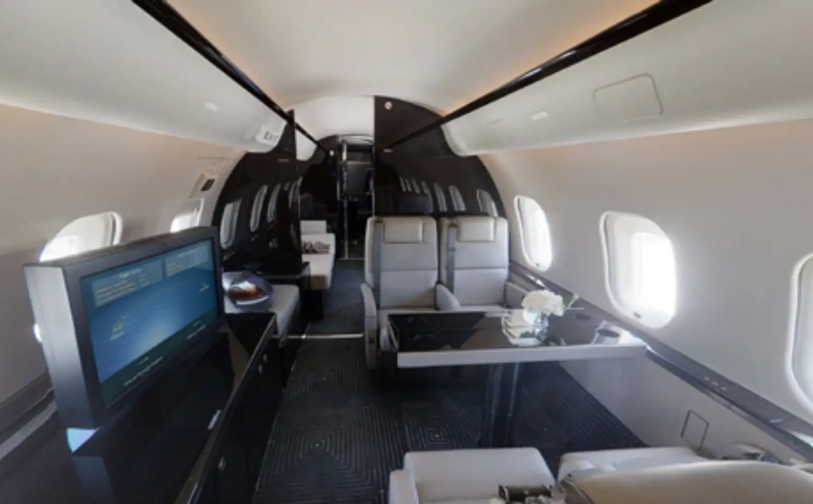 Bombardier Global 5000 T7-ROYAL operated by Jet Luxe photo 4