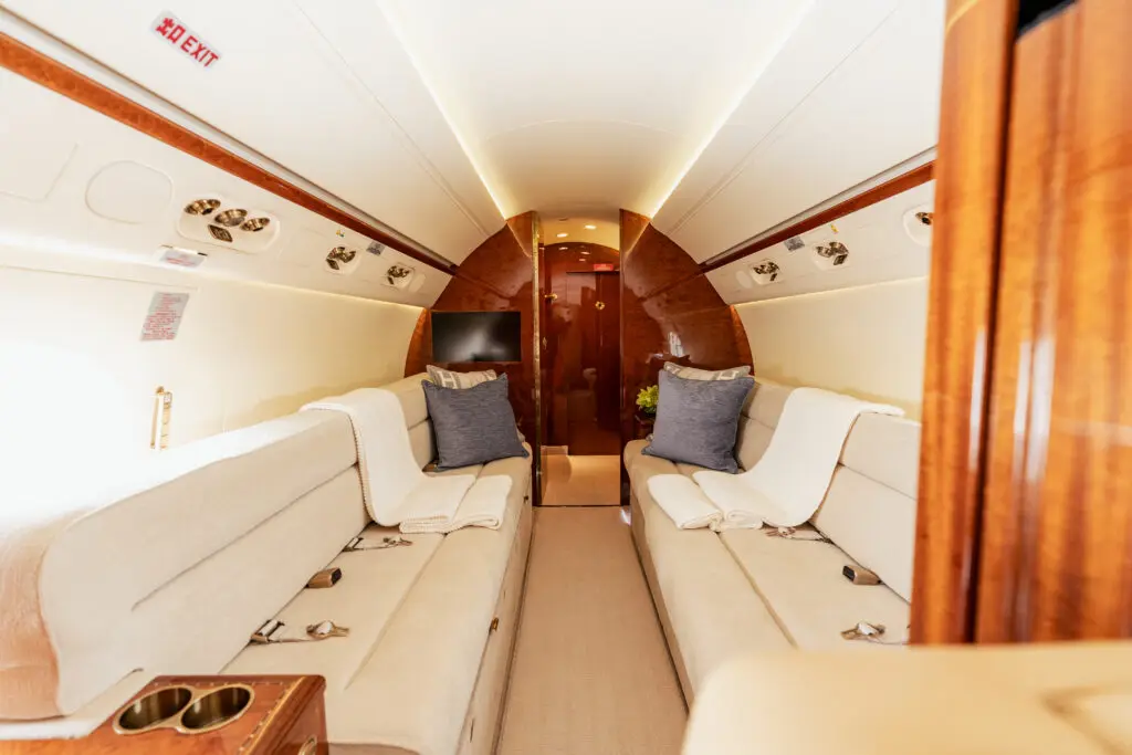 Gulfstream G550 T7-RSG operated by Voluxis photo 3