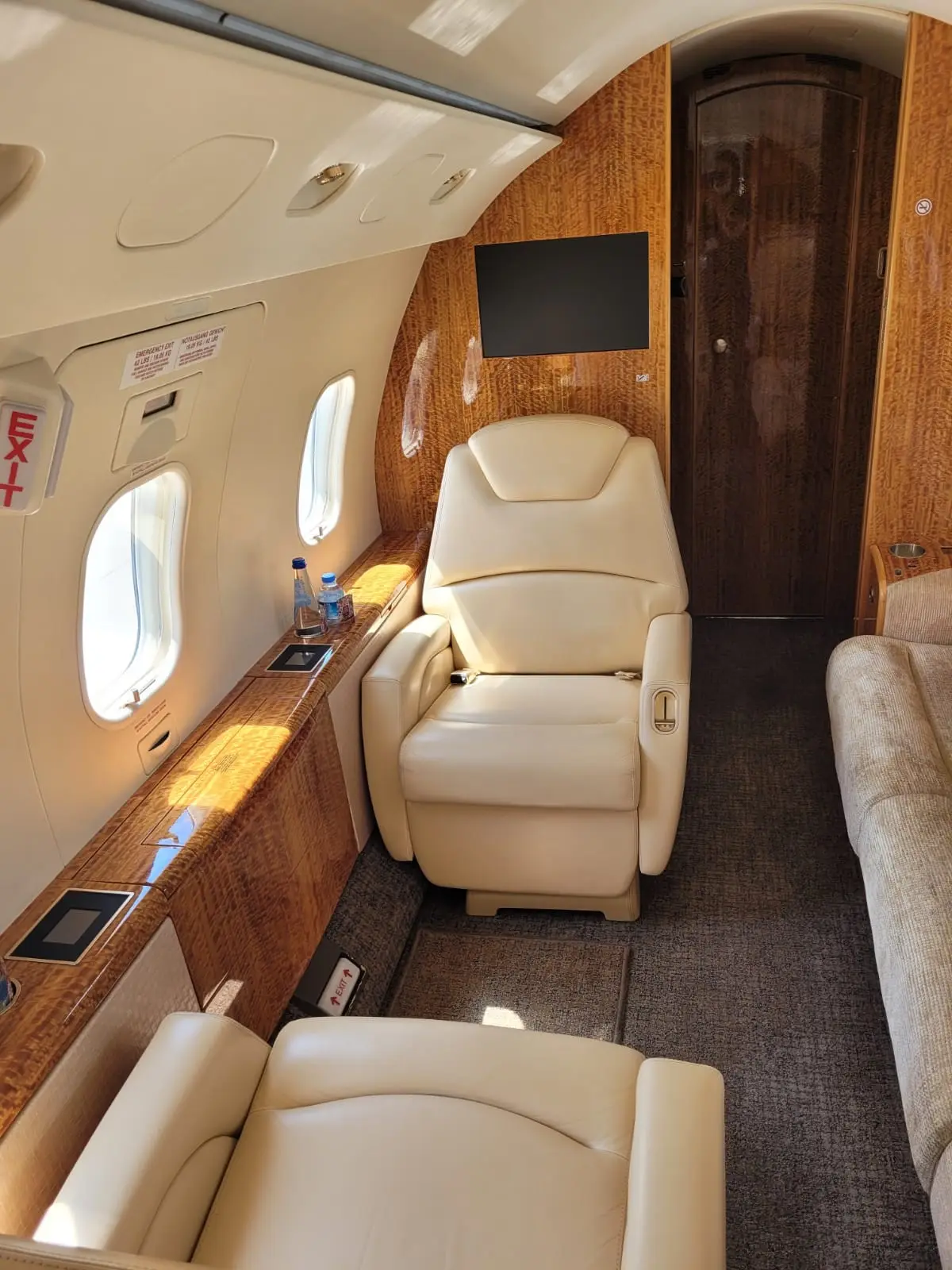 Bombardier Challenger 300 TC-EAR operated by Genel Havacilik photo 5