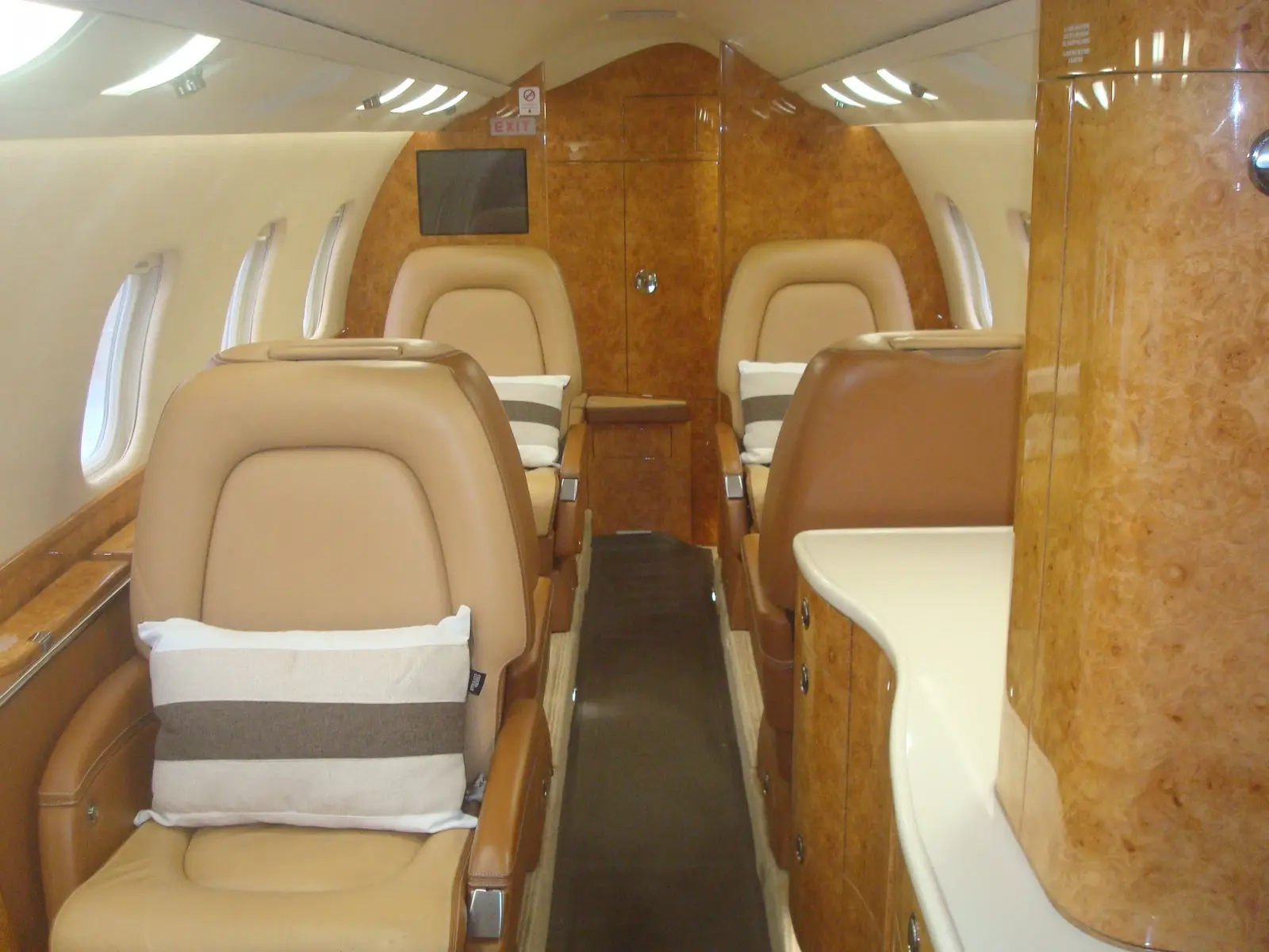 Bombardier Learjet 60XR TC-INF operated by JetGlobe photo 2