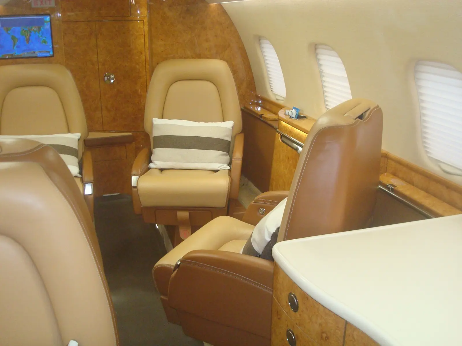 Bombardier Learjet 60XR TC-INF operated by JetGlobe photo 3