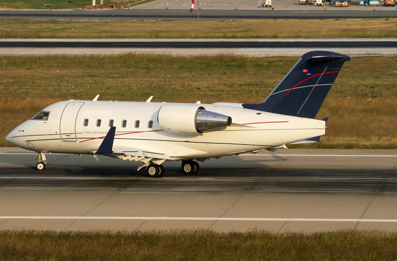 Bombardier Challenger 604 TC-MJB operated by Be Aero photo 4