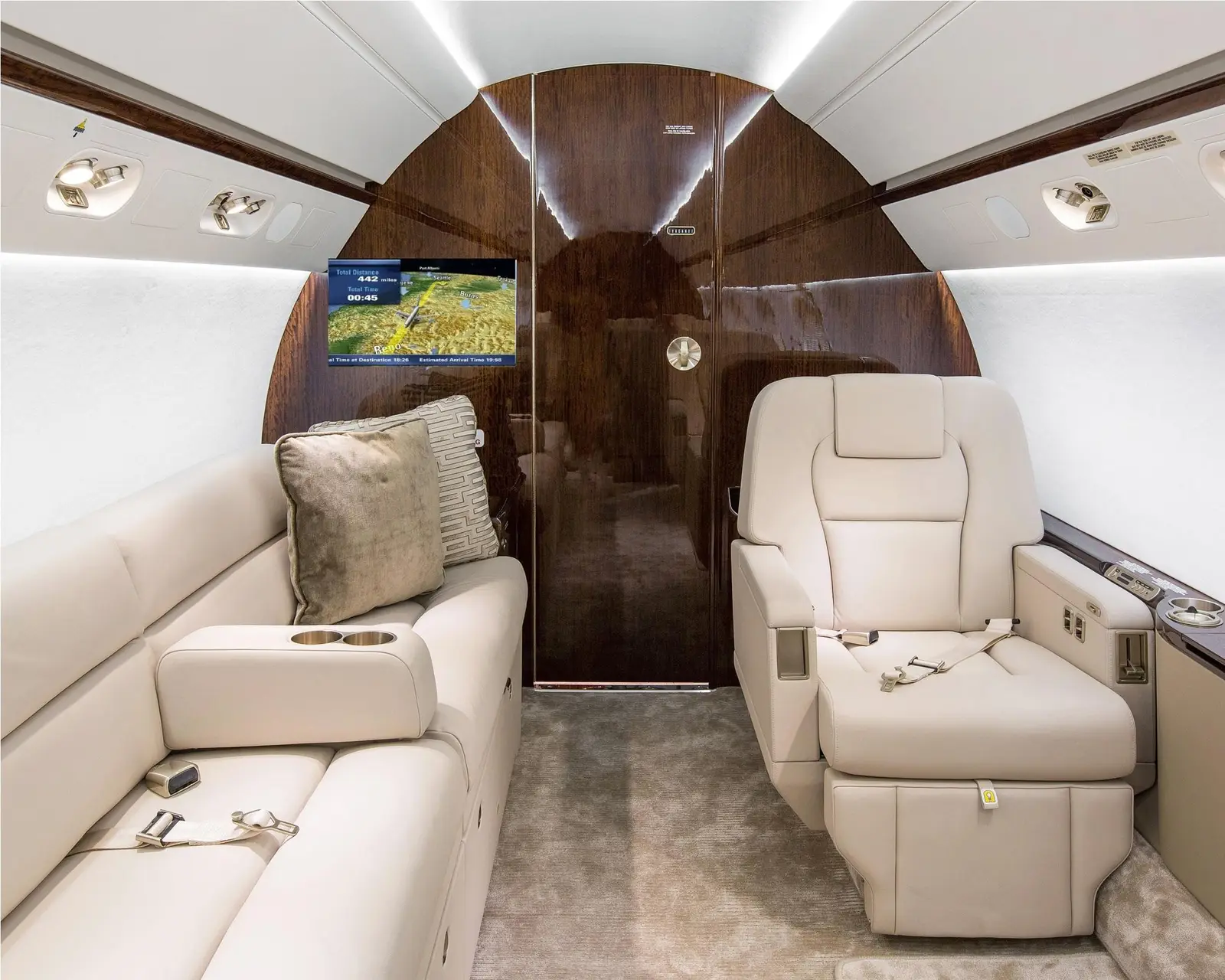 Gulfstream G450 TC-MZA operated by Zorlu Air Havacilik A.S. photo 6