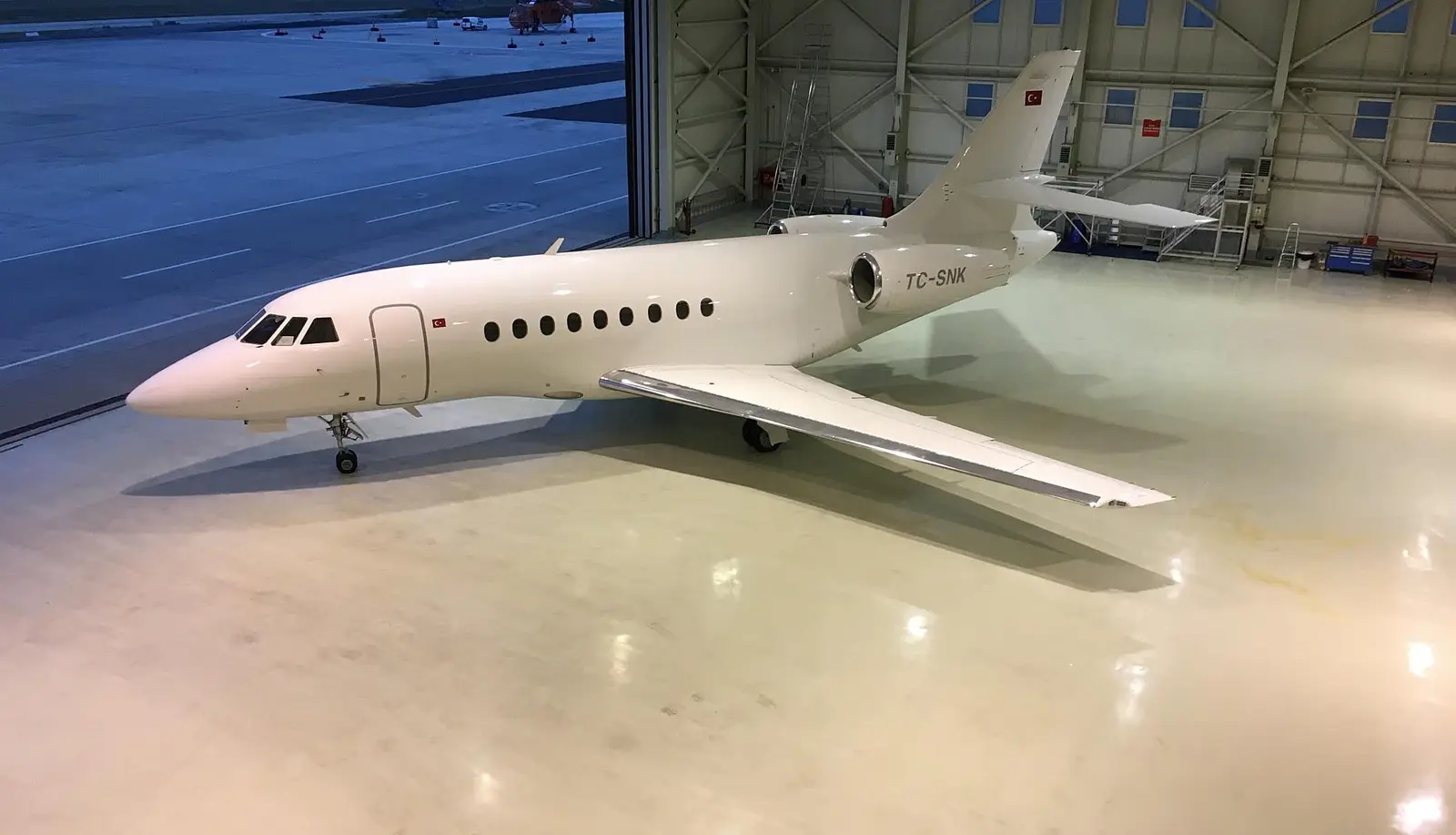 Dassault Falcon 2000 TC-SNK operated by JetGlobe photo 4