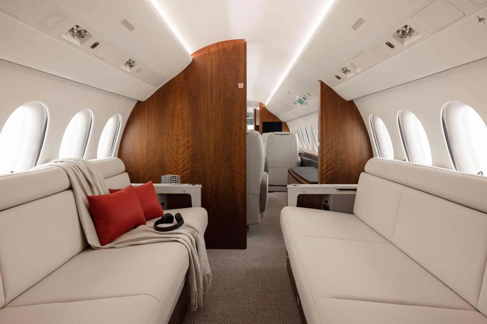 Dassault Falcon 8X TC-SSA operated by Setair photo 6