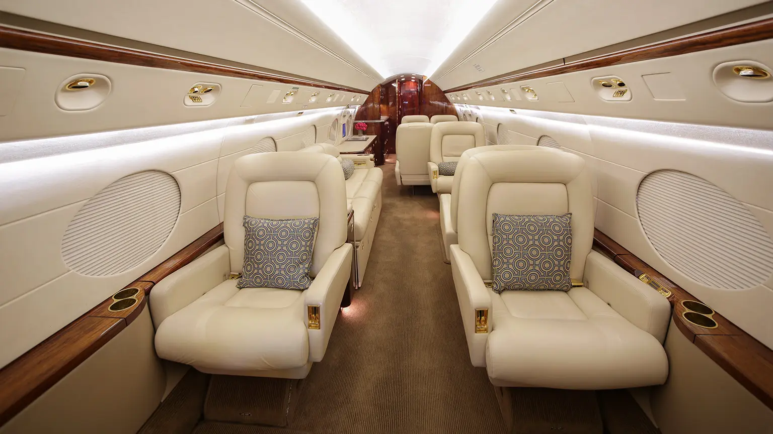 Gulfstream IV-SP TC-STN operated by Plures Aviation photo 6