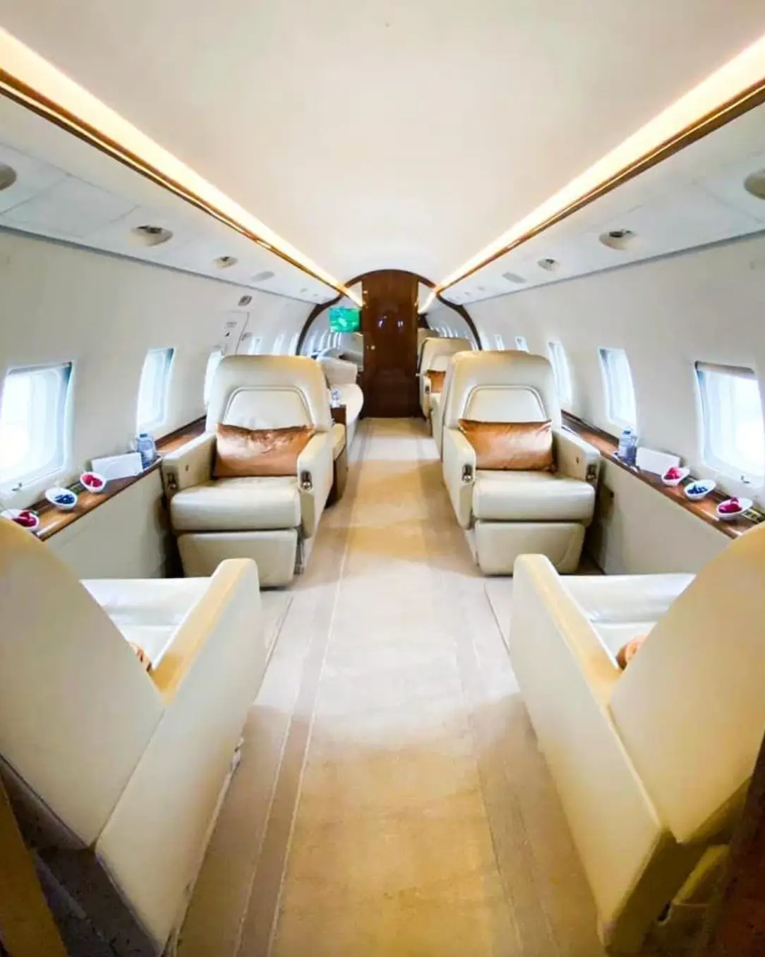 Bombardier Challenger 604 UP-CL602 operated by Comlux Aviation photo 4