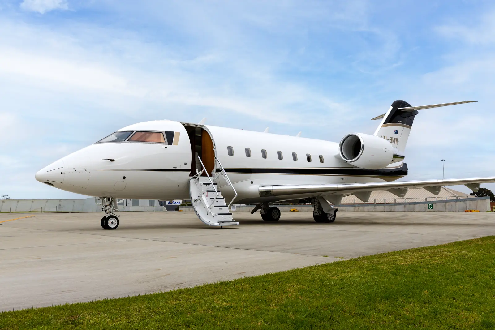 Bombardier Challenger 604 VH-BMW operated by Global Jet International, exterior