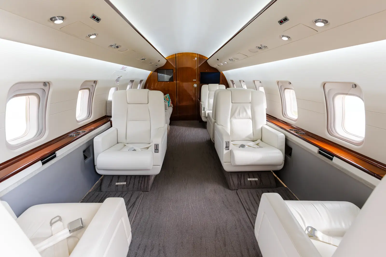 Bombardier Challenger 604 VH-BMW operated by Global Jet International photo 2