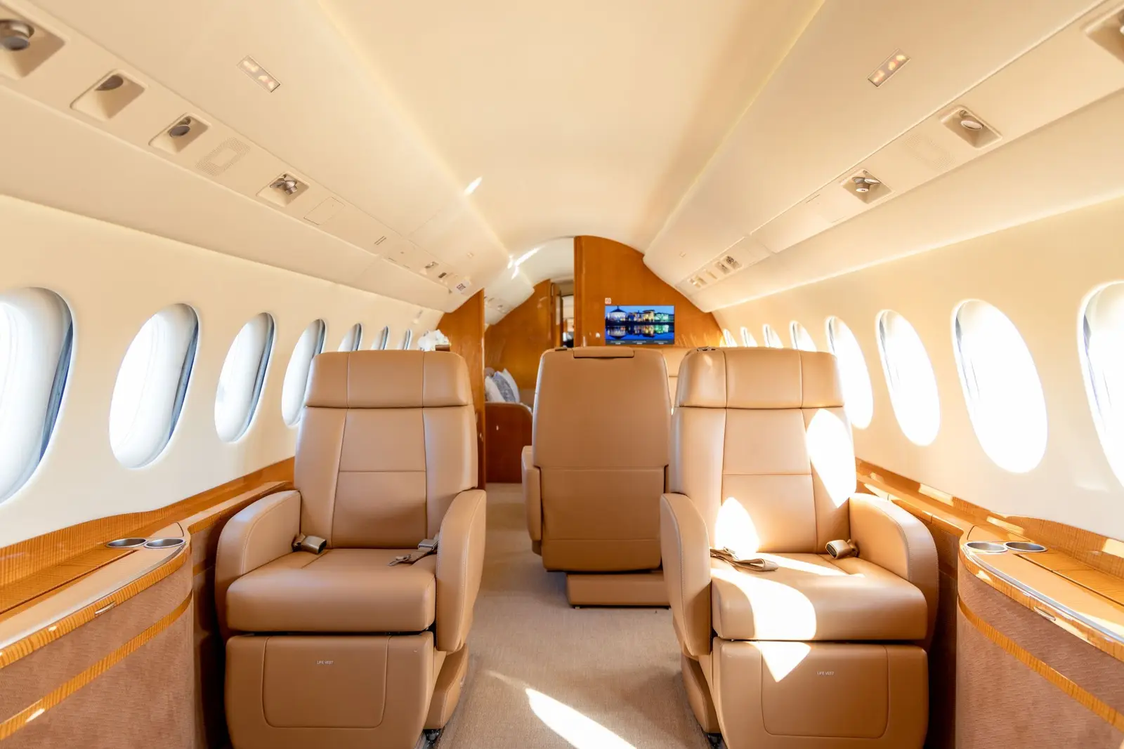 Dassault Falcon 7X VH-CRW operated by Brenzil PTY. Ltd. photo 2