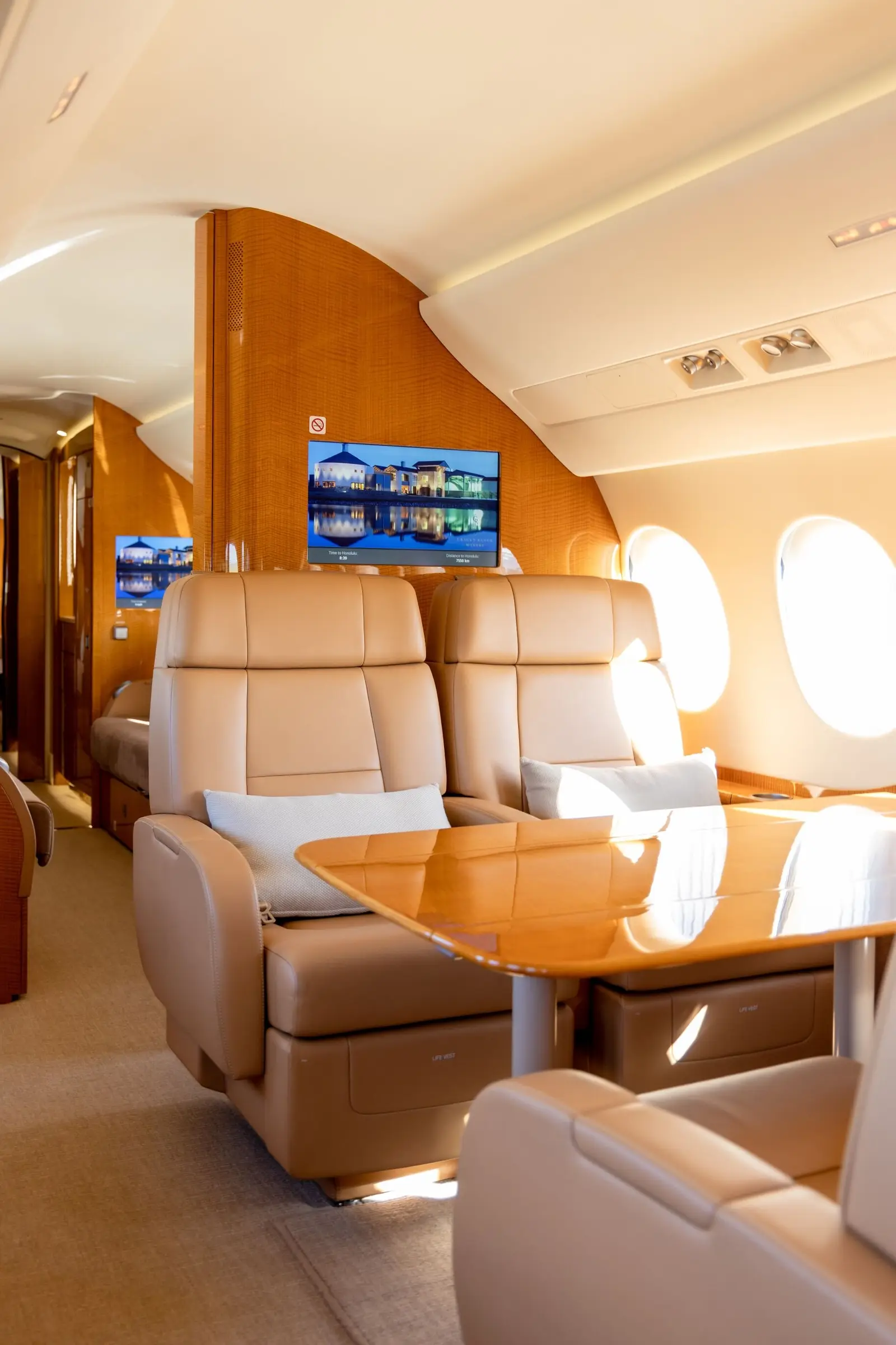 Dassault Falcon 7X VH-CRW operated by Brenzil PTY. Ltd. photo 4