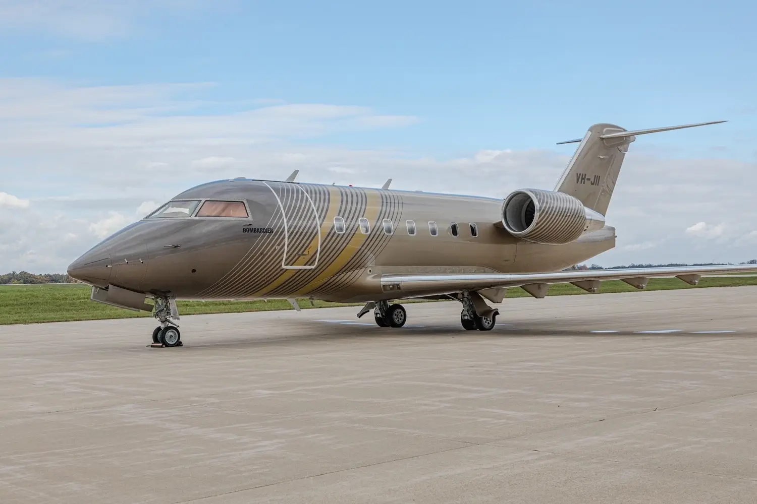 Bombardier Challenger 604 VH-JII