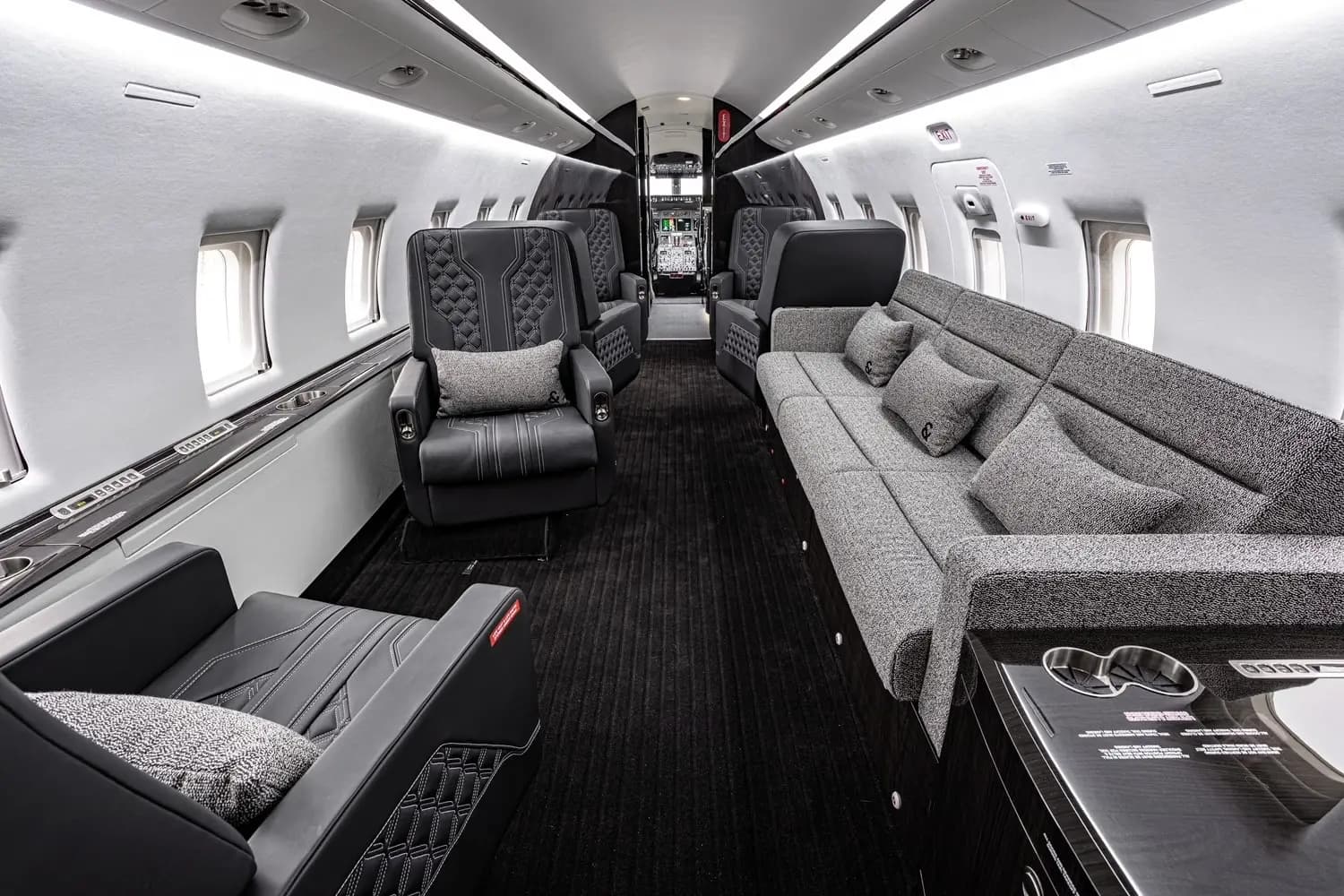 Bombardier Challenger 604 VH-JII operated by Global Jet International photo 2