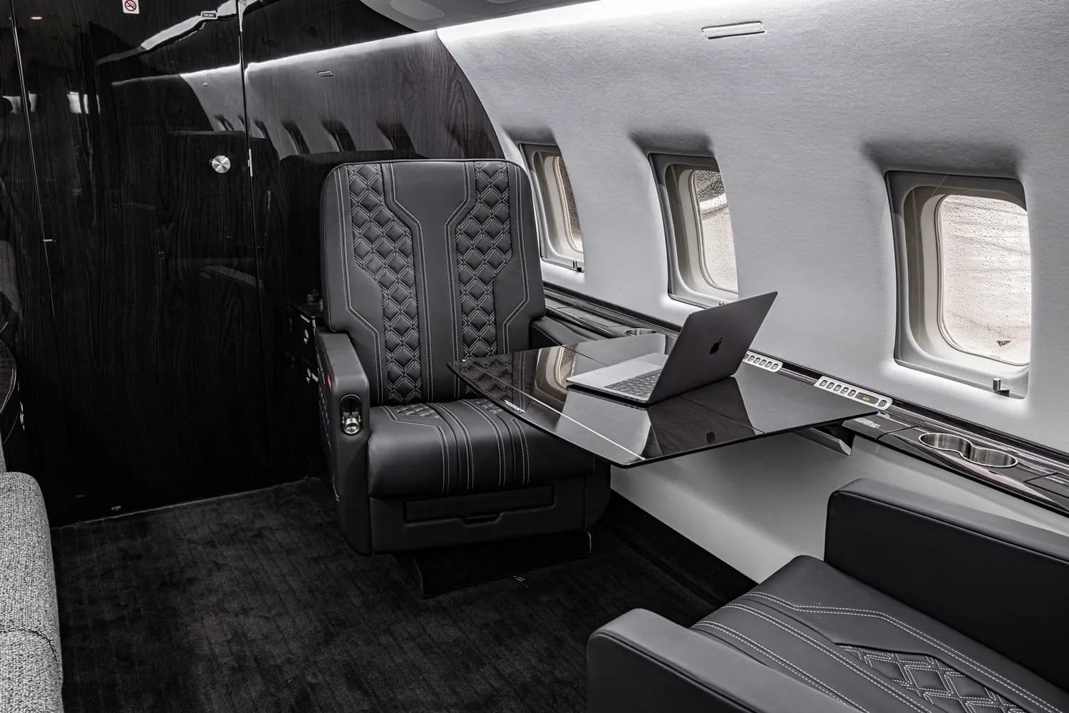 Bombardier Challenger 604 VH-JII operated by Global Jet International photo 4