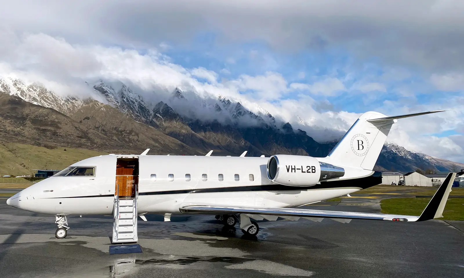 Bombardier Challenger 604 VH-L2B