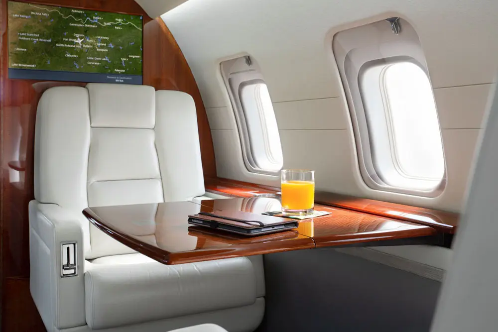 Bombardier Challenger 604 VH-L2B operated by Luxaviation Asia-Pacific photo 2