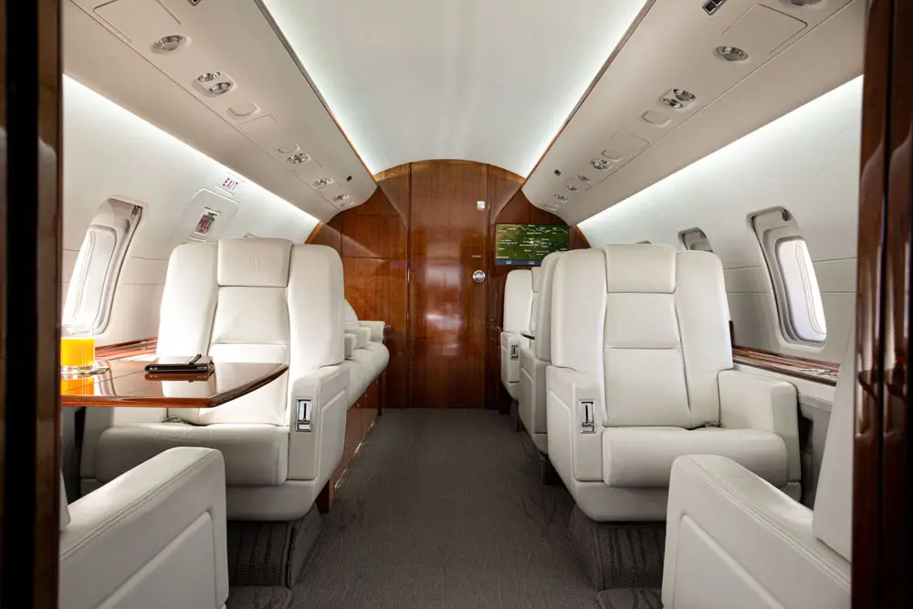 Bombardier Challenger 604 VH-L2B operated by Luxaviation Asia-Pacific photo 3