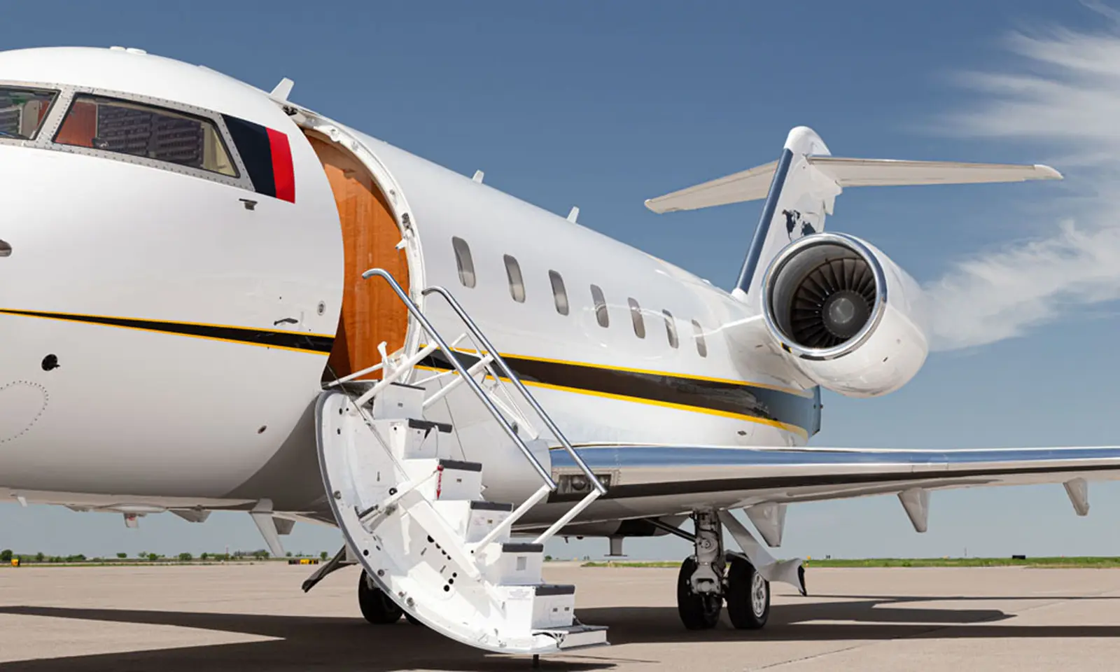 Bombardier Challenger 604 VH-L2B operated by Luxaviation Asia-Pacific photo 4