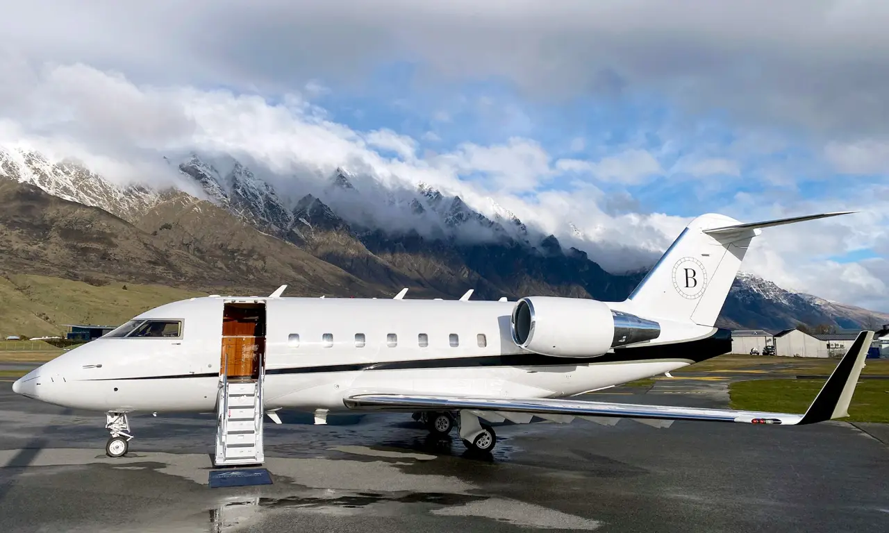 Bombardier Challenger 604 VH-L2B operated by Luxaviation Asia-Pacific photo 6