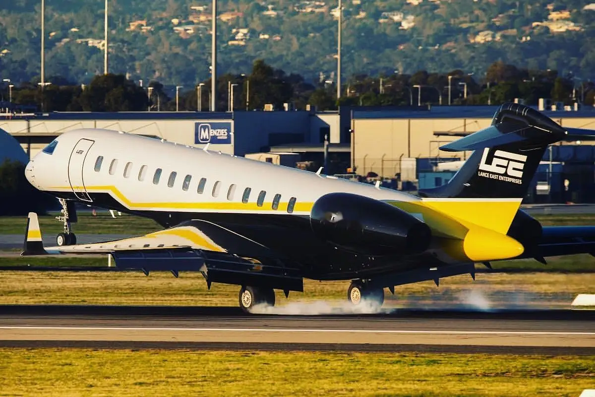 Bombardier Global 7500 VH-LON operated by Seletar Jet Charter Pte Ltd (Red Dot Air Ambulance Pte Ltd) photo 2