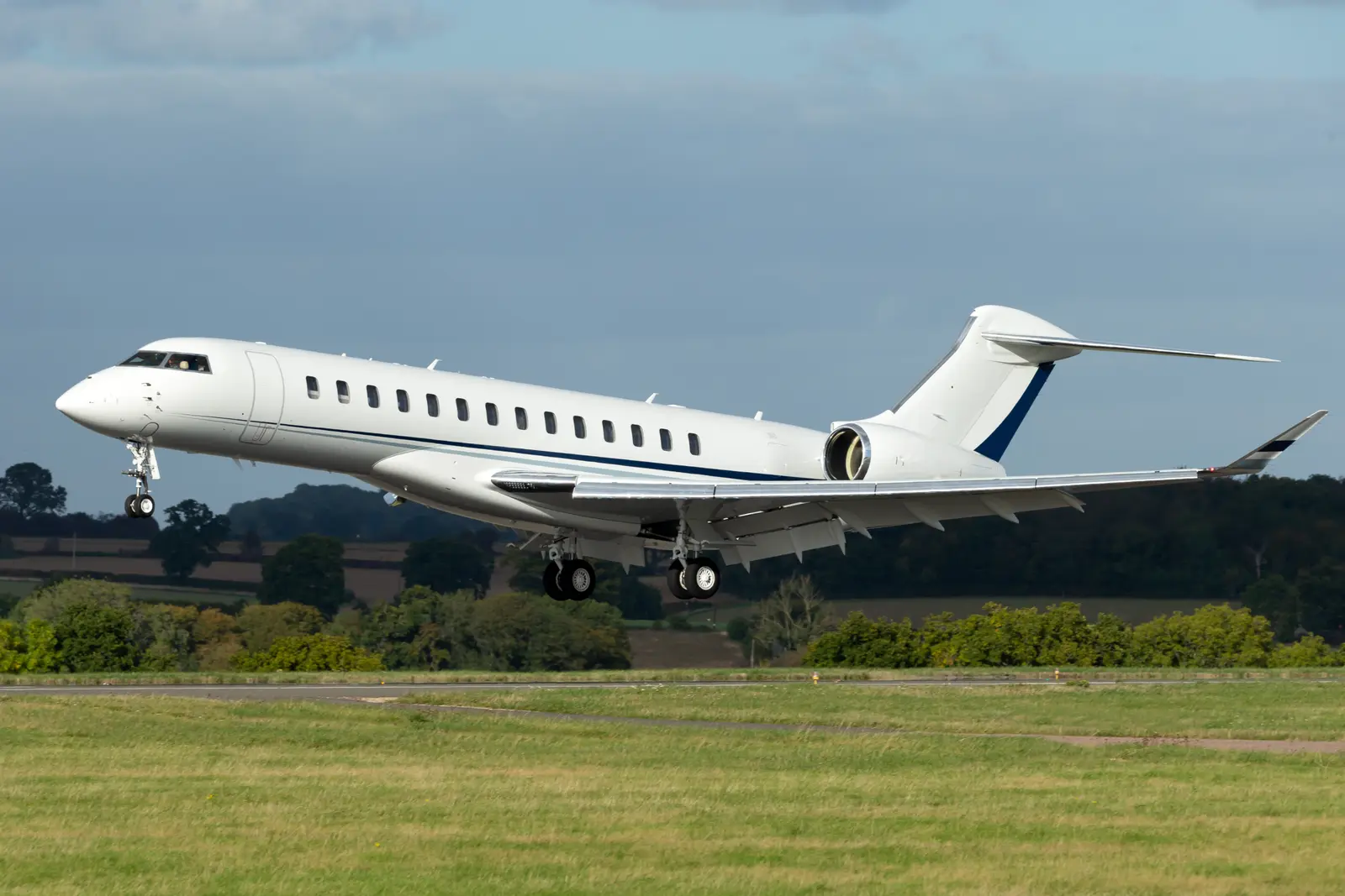 Bombardier Global 7500 VH-LUN operated by AerisJet photo 2