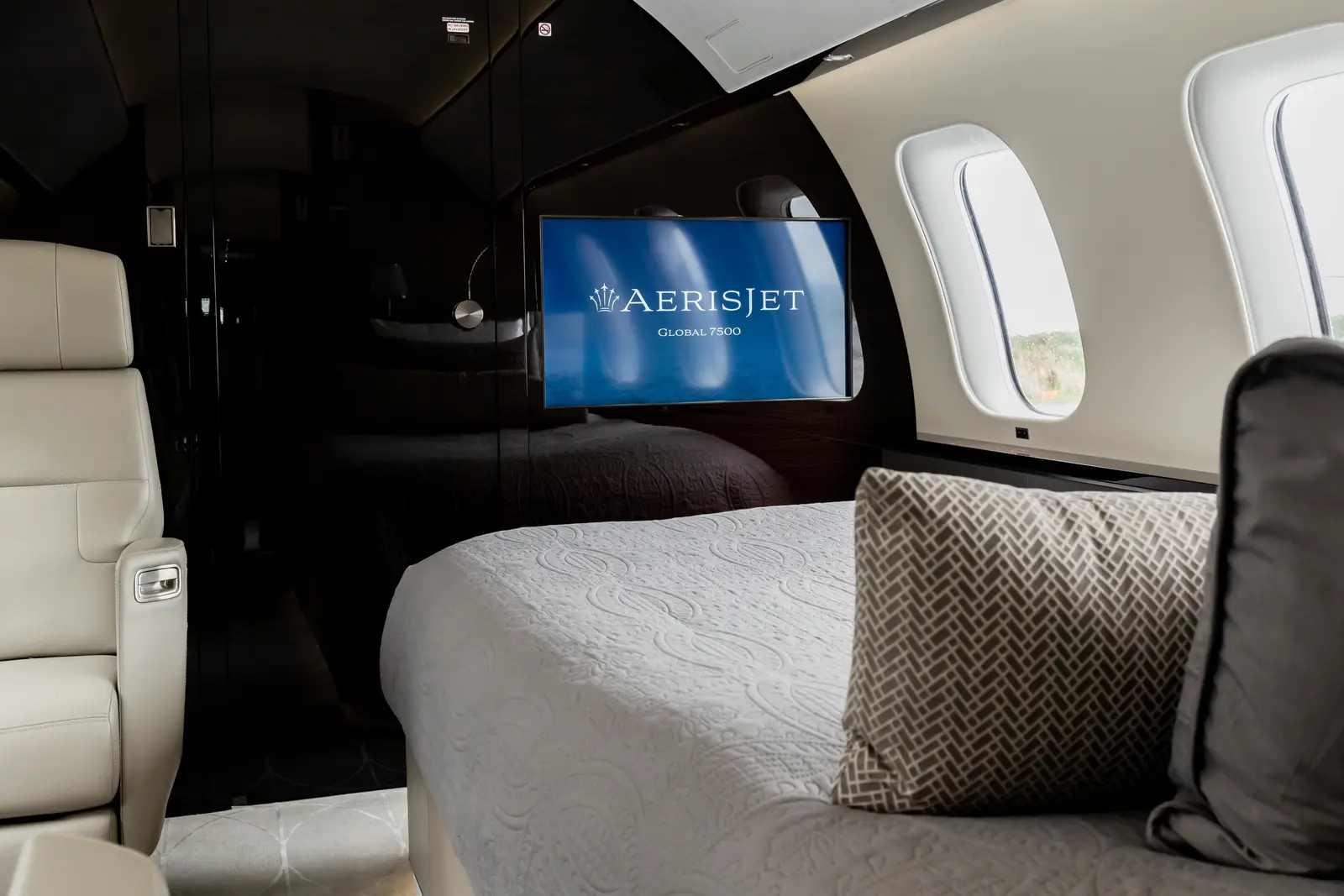 Bombardier Global 7500 VH-LUN operated by AerisJet photo 6