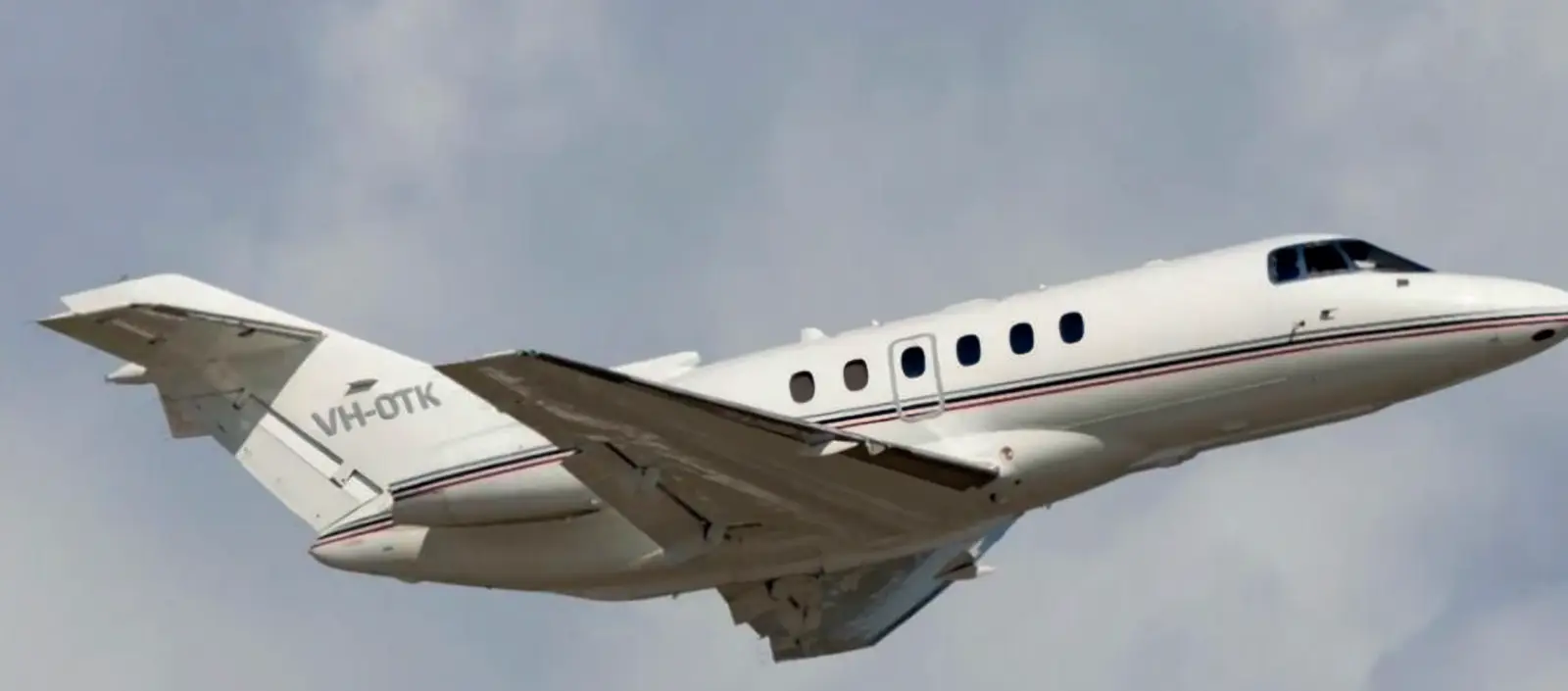 Beechcraft Hawker 800XP VH-OTK operated by Seletar Jet Charter Pte Ltd (Red Dot Air Ambulance Pte Ltd) photo 5