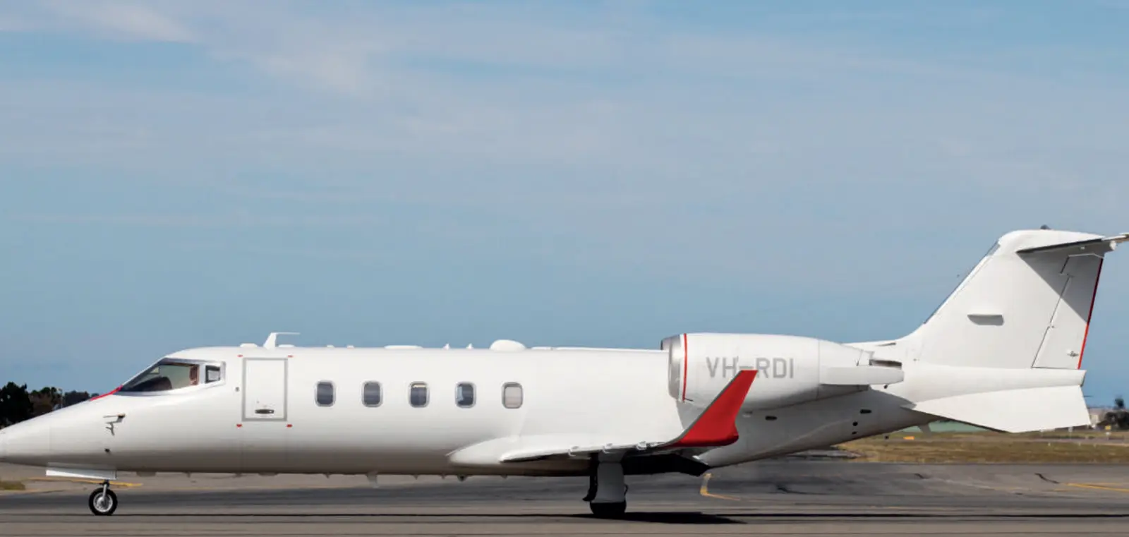 Bombardier Learjet 60 VH-RDI operated by Seletar Jet Charter Pte Ltd (Red Dot Air Ambulance Pte Ltd) photo 5