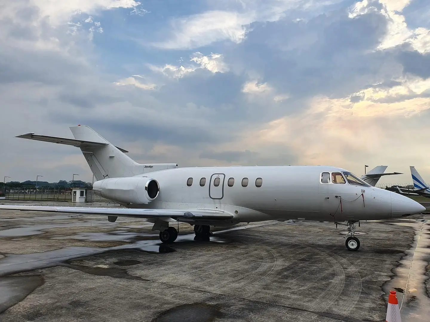 Beechcraft Hawker 800XP VH-RIO operated by Seletar Jet Charter Pte Ltd (Red Dot Air Ambulance Pte Ltd) photo 4