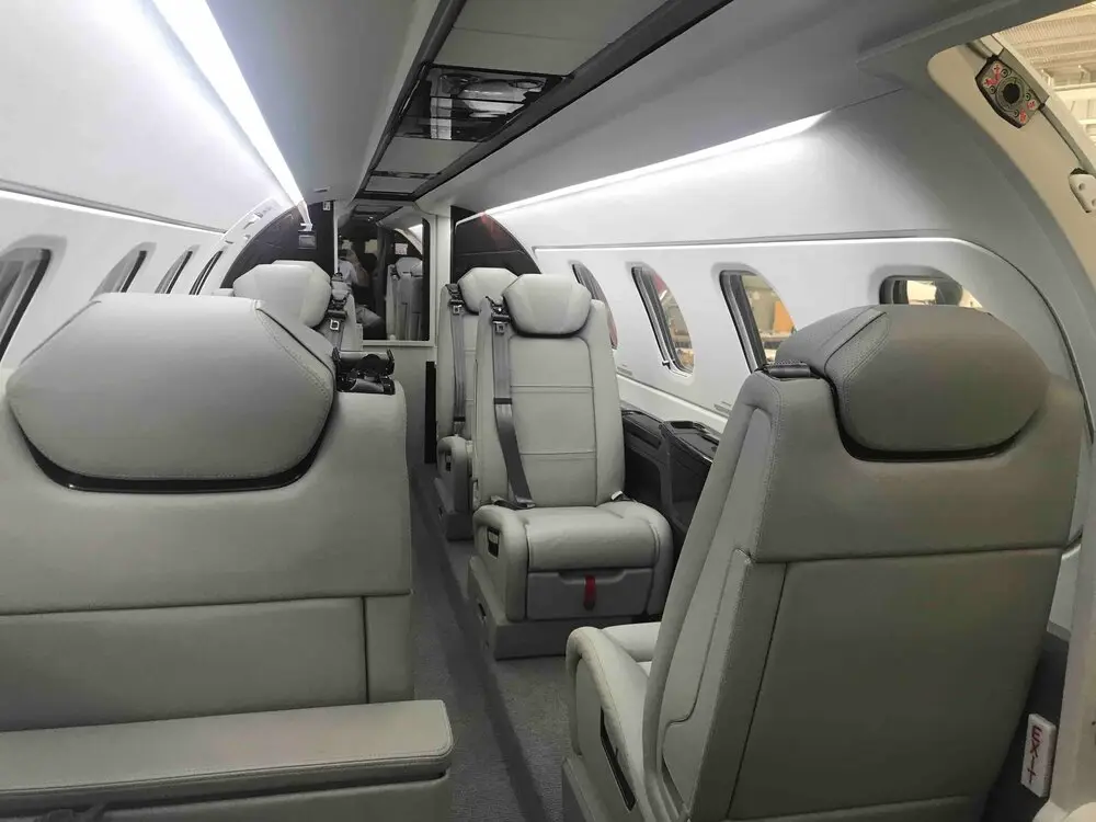 Embraer Phenom 300 VH-UYX operated by Flight Options Australia Pty Ltd photo 3