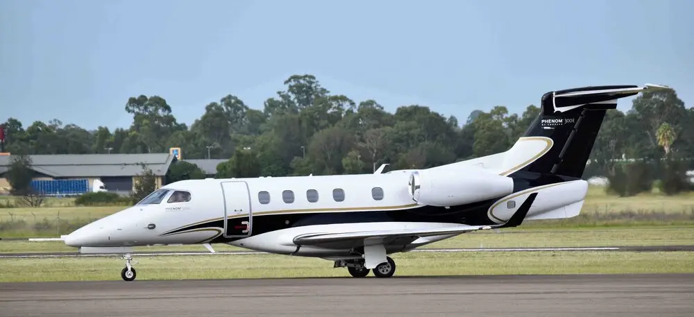 Embraer Phenom 300 VH-UYX operated by Flight Options Australia Pty Ltd photo 4