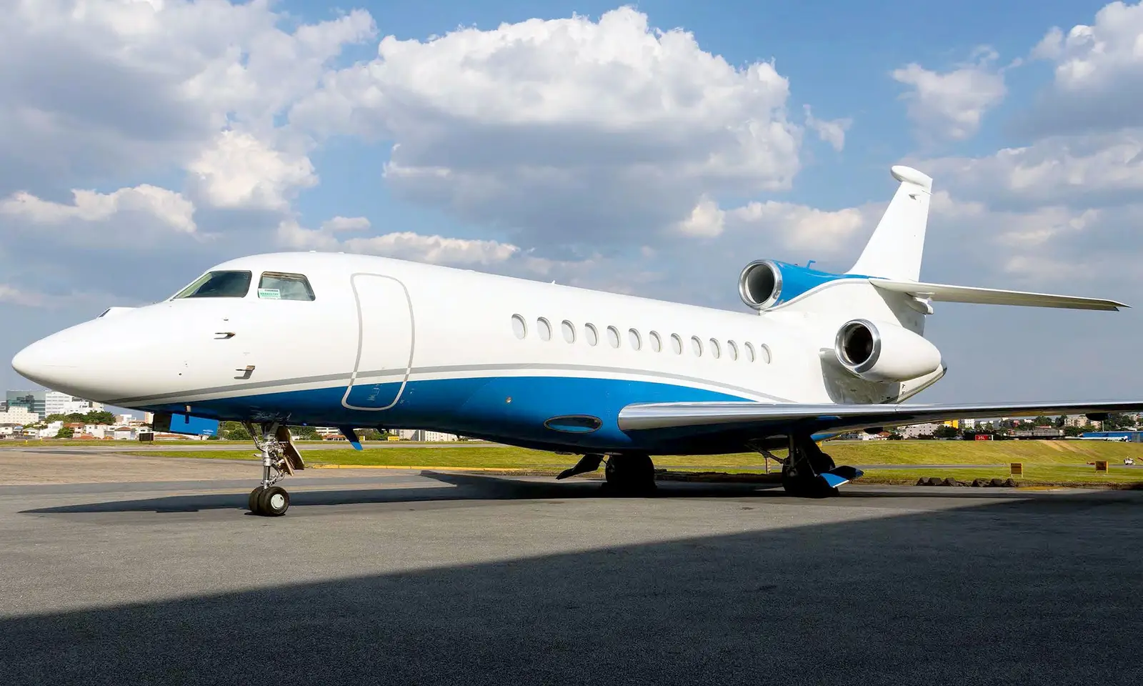 Dassault Falcon 7X VH-X78 operated by Luxaviation Asia-Pacific, exterior