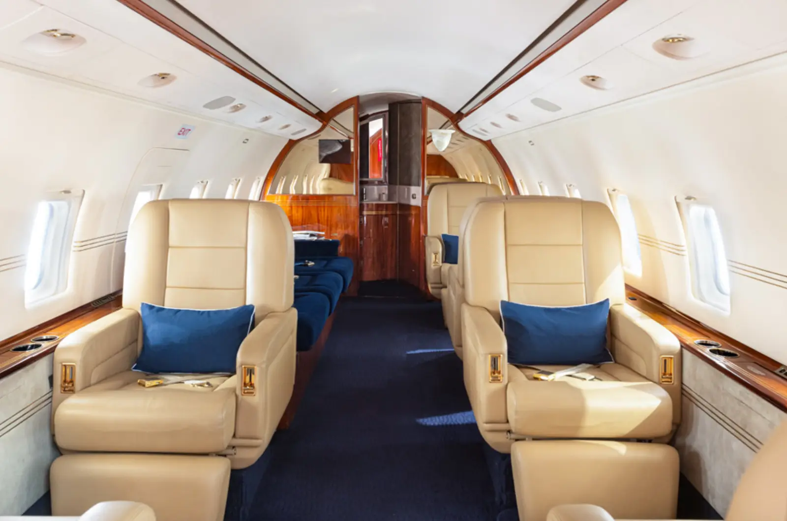 Bombardier Challenger 604 VH-XPA operated by Global Jet International photo 2